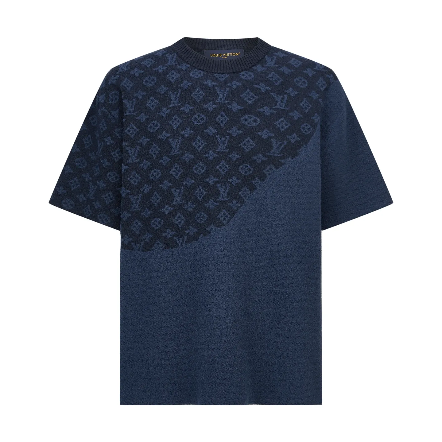 🅿️360 1v 25FW spliced ​​jacquard woolen short-sleeve (blue) The original version was purchased and developed for 15,100 yuan. The fabric is made of 10% wool, 40% cotton, 25% nylon, and 25% polyester fiber. This type of fabric is dyed and woven with a variety of materials mixed and woven, making summer wear less stuffy. 12-needle jacquard craftsmanship, the jacquard fabric has a velvet-like feel, and the upper body effect is smooth. It adopts twill weave in parts. This short-sleeved knitted crew neck shirt combines Monogram elements with velvety smooth horizontal stripes, echoing the flocked items in the 2025 spring and summer fashion show with its delicate texture. Pair it with matching shorts for a casual look, adding flexibility to brave adventurers this season. Size:S-M-L-XL